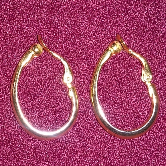 Vintage Jewelry - Vintage gold tone clip on earrings